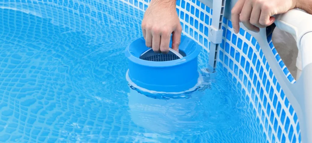 تمیز کردن استخر چگونه است و چه اهمیتی دارد؟